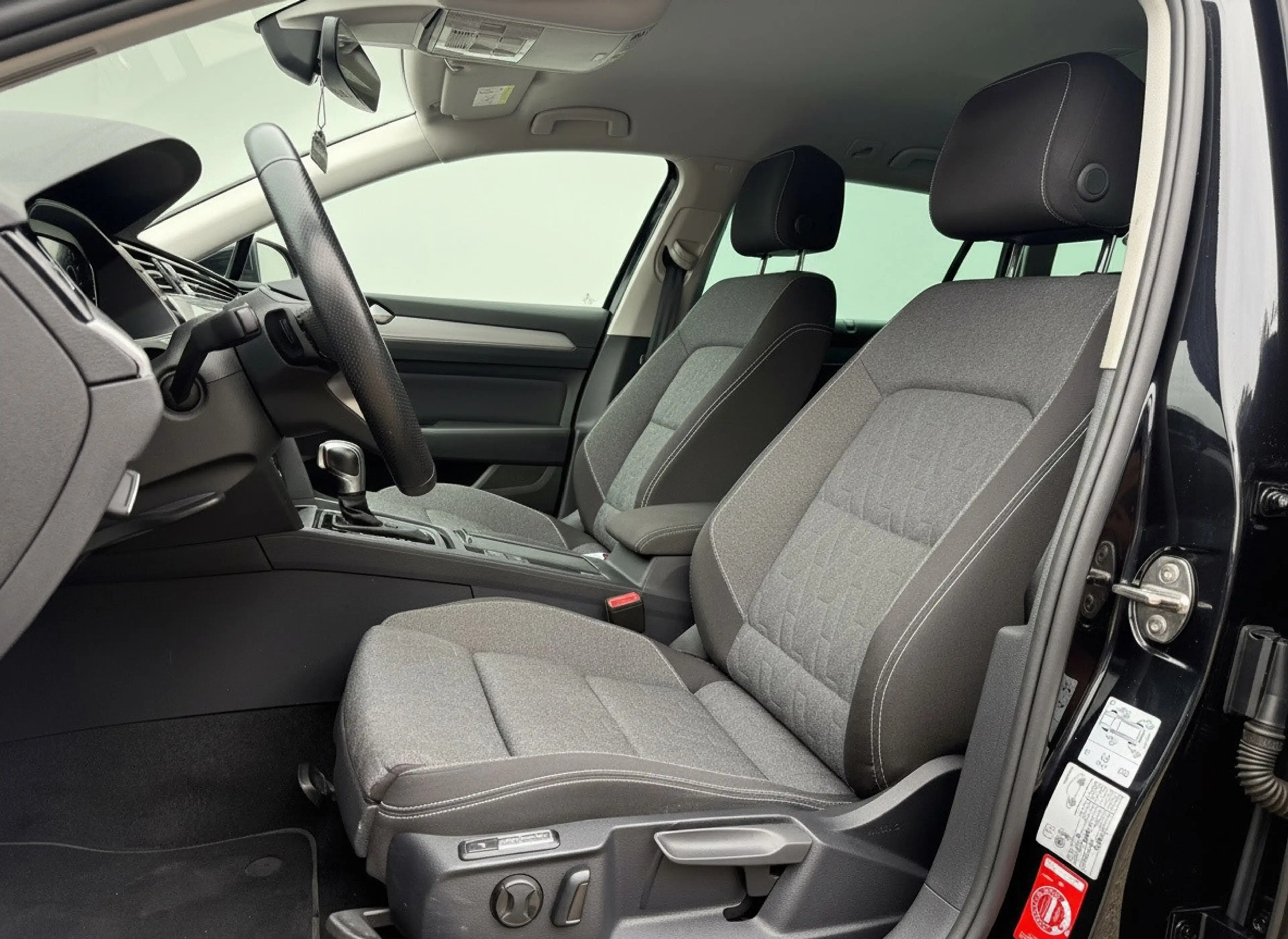 Volkswagen Passat Variant 1.4 TSI PHEV GTE Business SOH 93% — photo 16