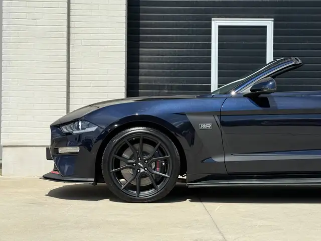 Ford Mustang view 9