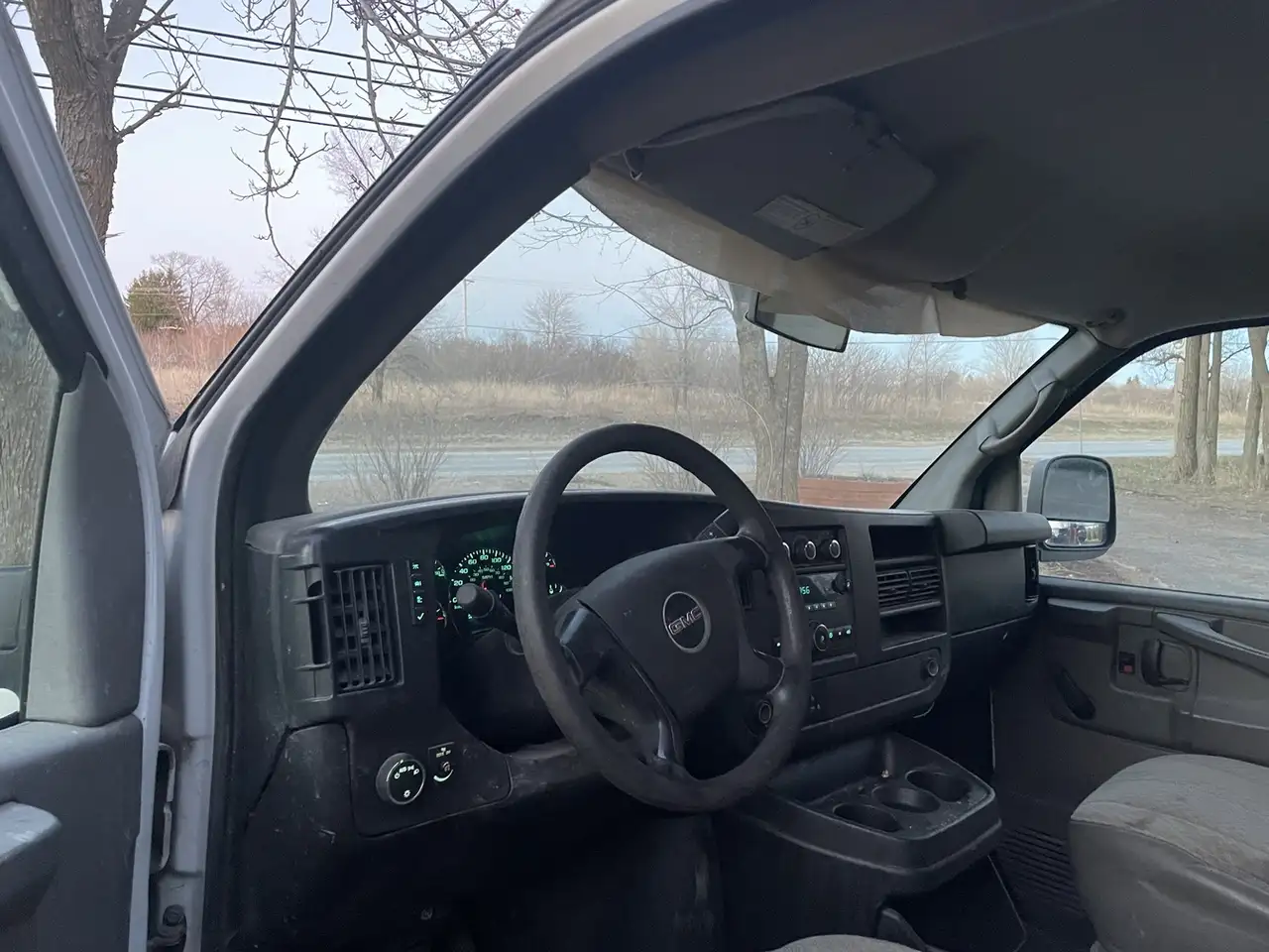 GMC Savana снимка GMC Savana