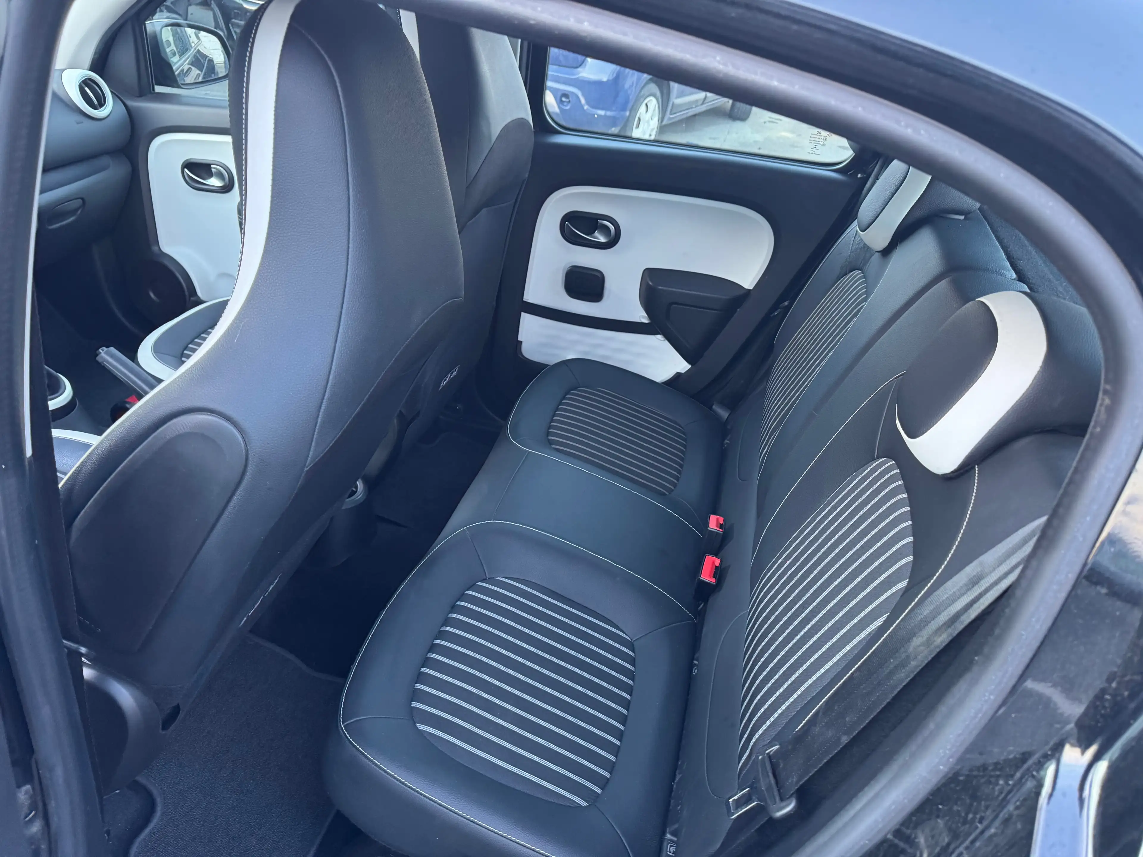 Renault Twingo Twingo 1.0i  SÉRIE SPÉCIALE — photo 10