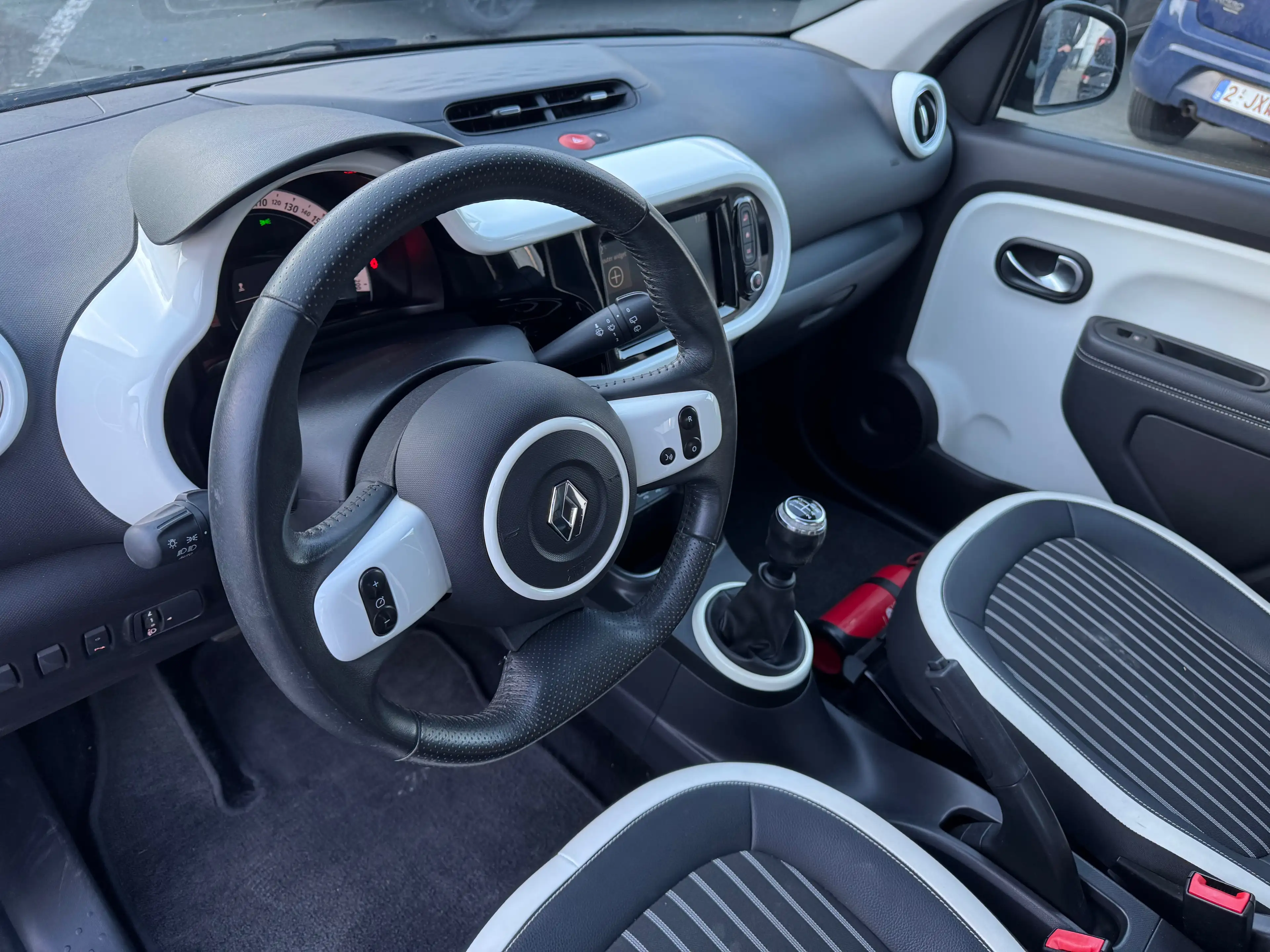 Renault Twingo Twingo 1.0i  SÉRIE SPÉCIALE — photo 9