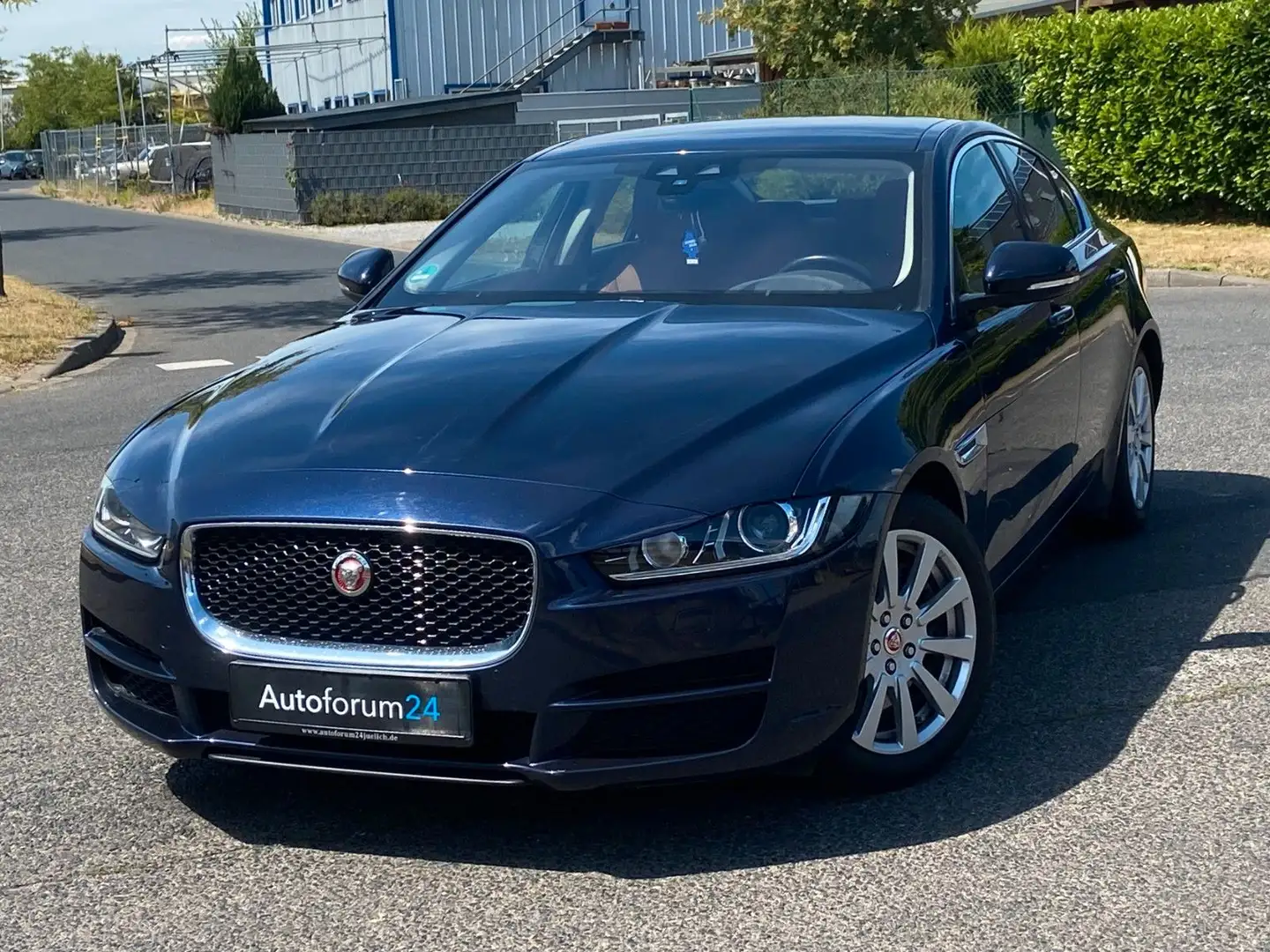 Jaguar XE Portfolio *Autom.*Navi*RFK*Panorama*SHZ* Blau - 1