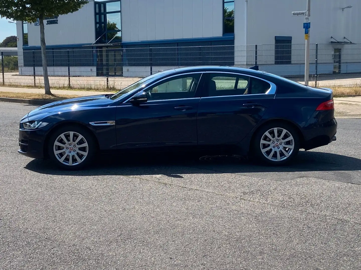 Jaguar XE Portfolio *Autom.*Navi*RFK*Panorama*SHZ* Blau - 2