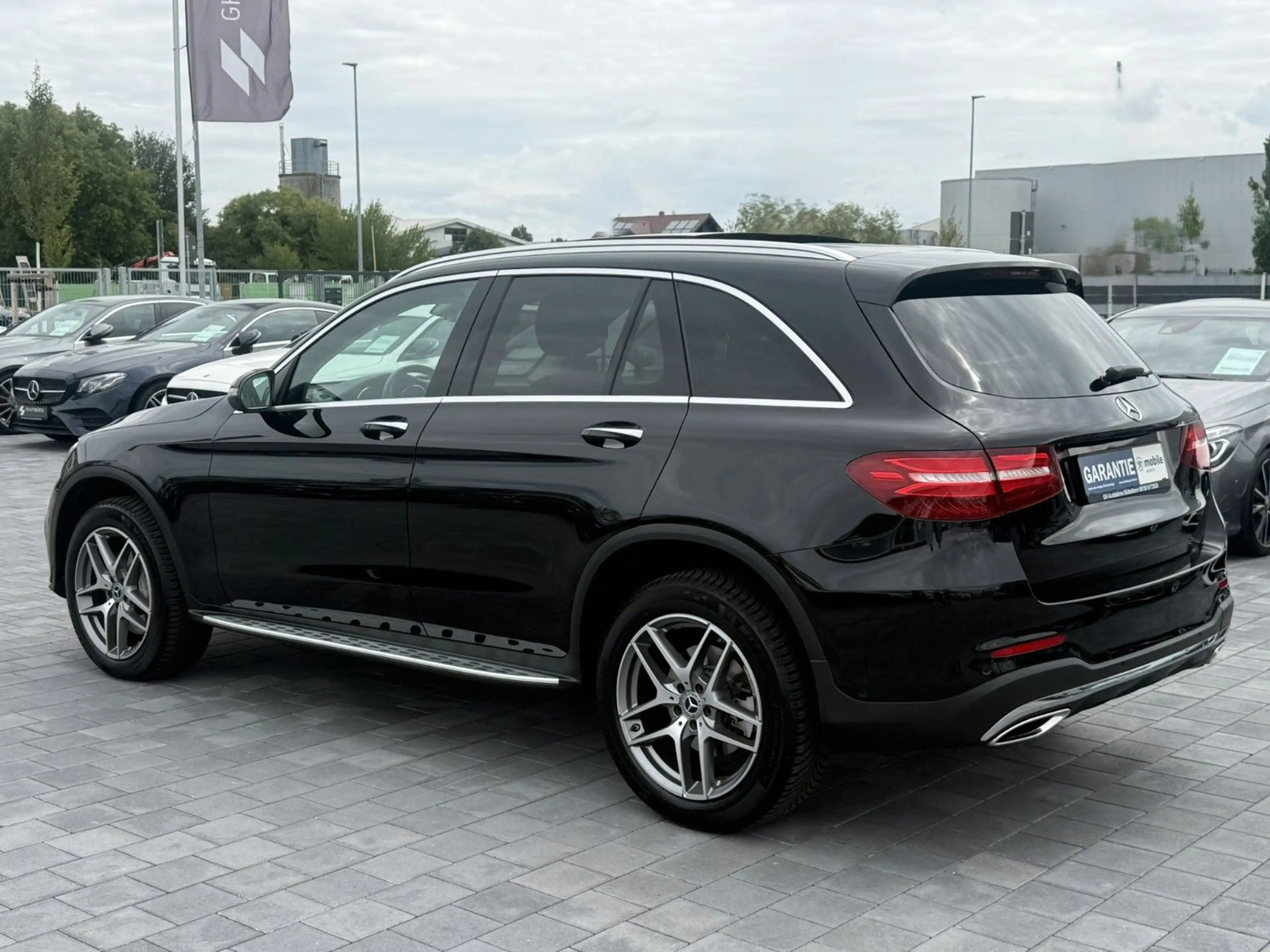 Mercedes-Benz GLC 250 4Matic AMG *DISTR+*PANO*BURMESTER*HUD* — photo 3