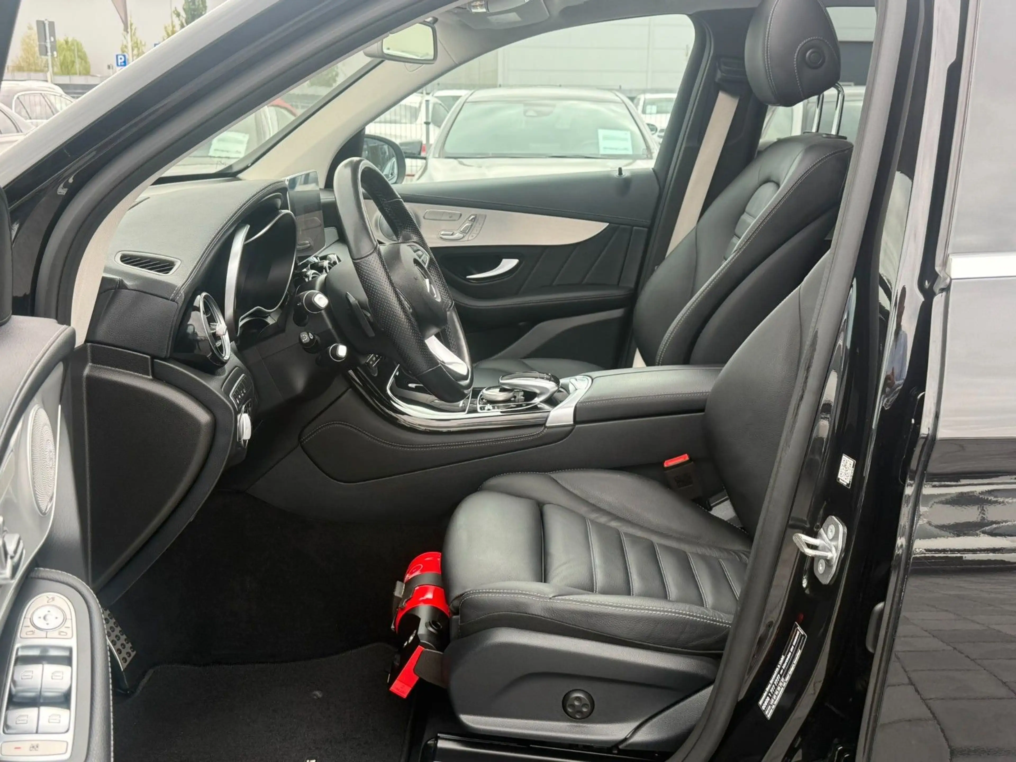 Mercedes-Benz GLC 250 4Matic AMG *DISTR+*PANO*BURMESTER*HUD* — photo 10
