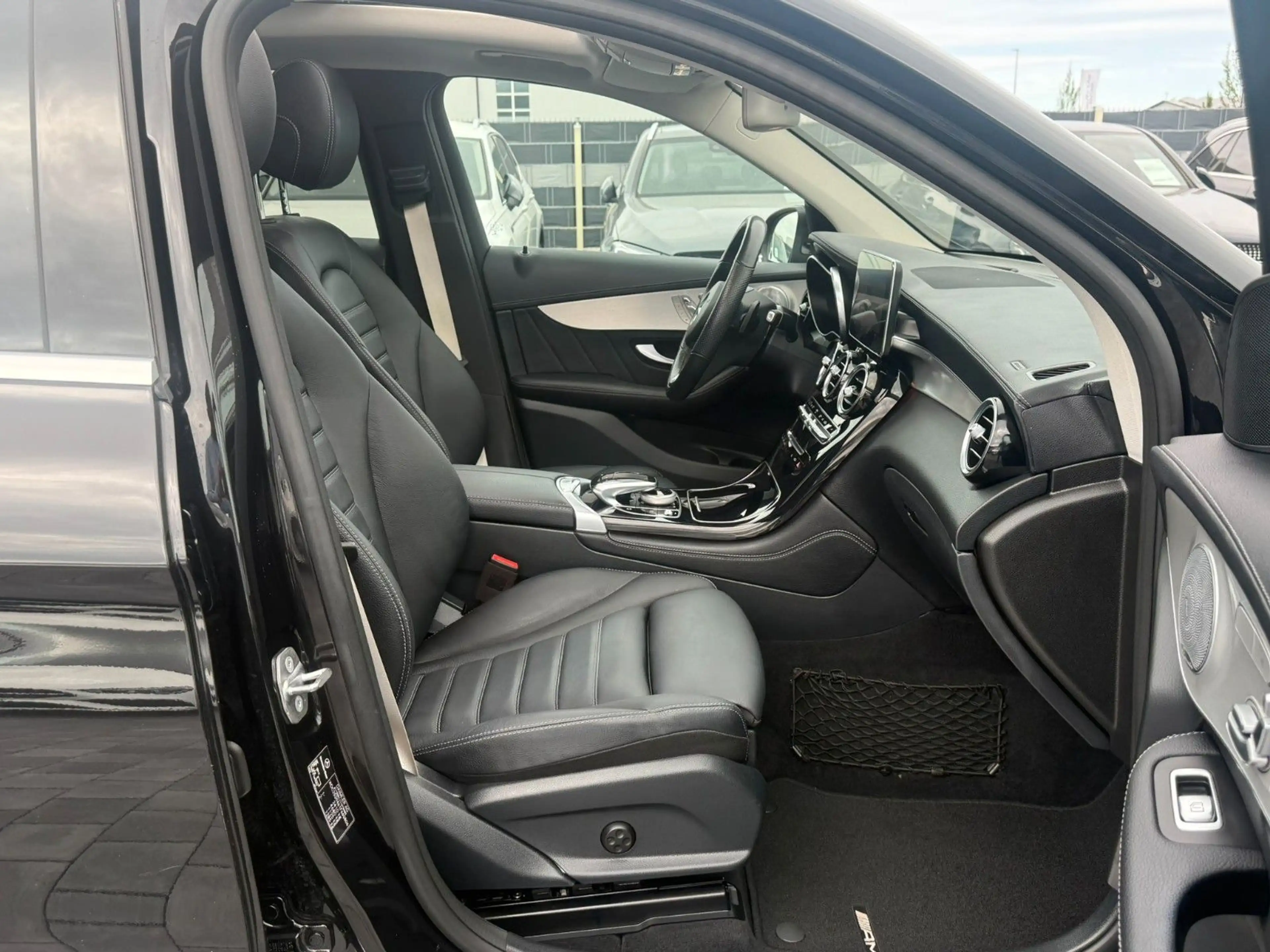 Mercedes-Benz GLC 250 4Matic AMG *DISTR+*PANO*BURMESTER*HUD* — photo 11