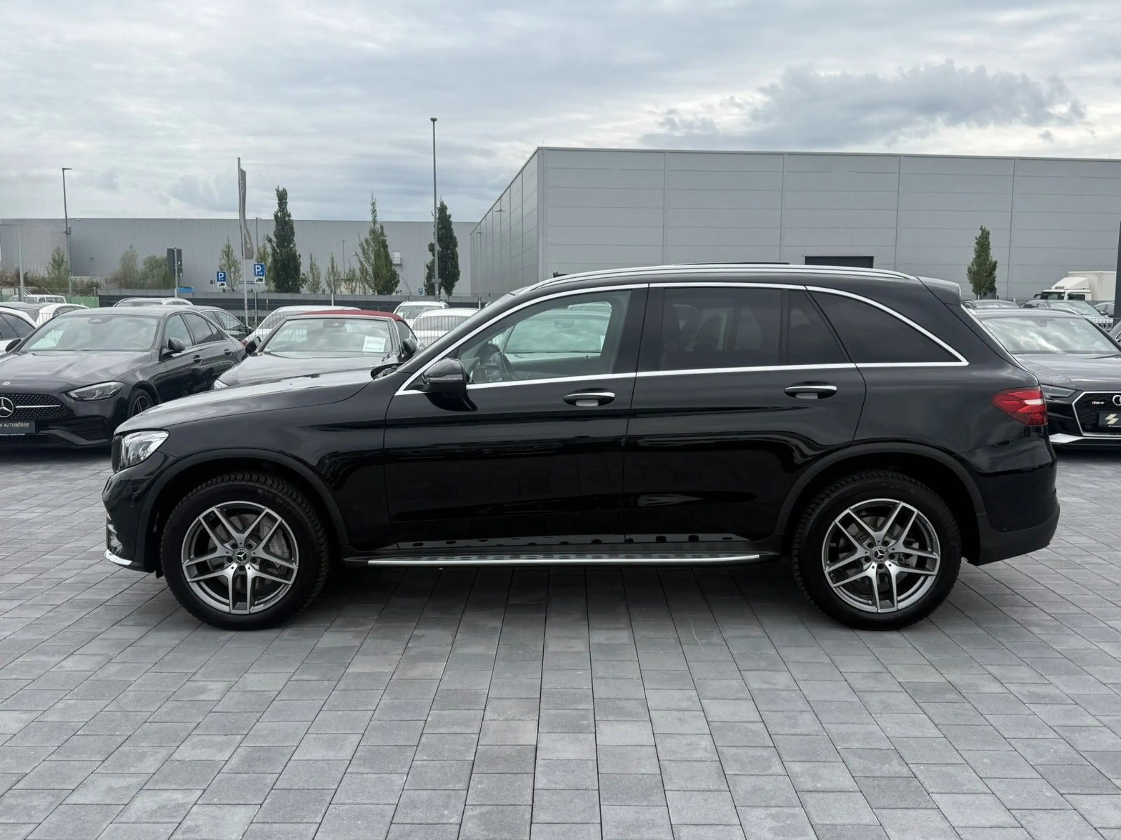 Mercedes-Benz GLC 250 4Matic AMG *DISTR+*PANO*BURMESTER*HUD* — photo 8