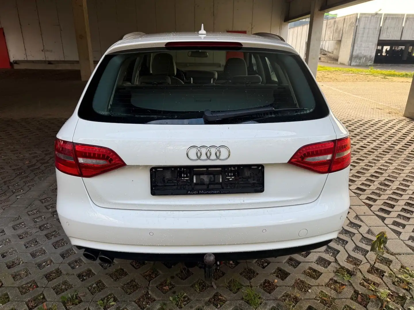 Audi A4 Avant Ambiente Blanc - 2