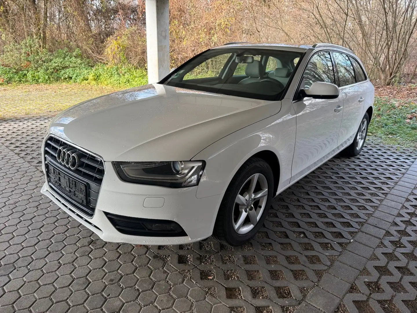 Audi A4 Avant Ambiente Blanc - 1
