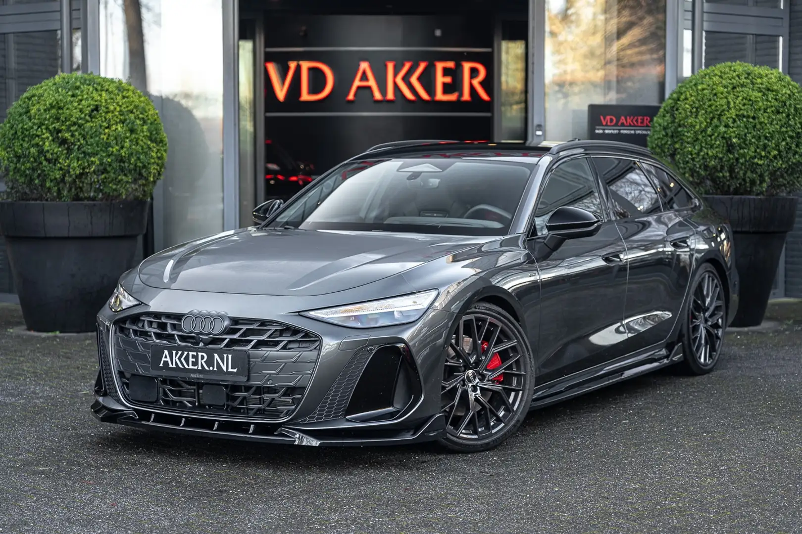 Audi A6 Avant E-Hybrid Quattro S-Edition Competition (368 Grau - 1