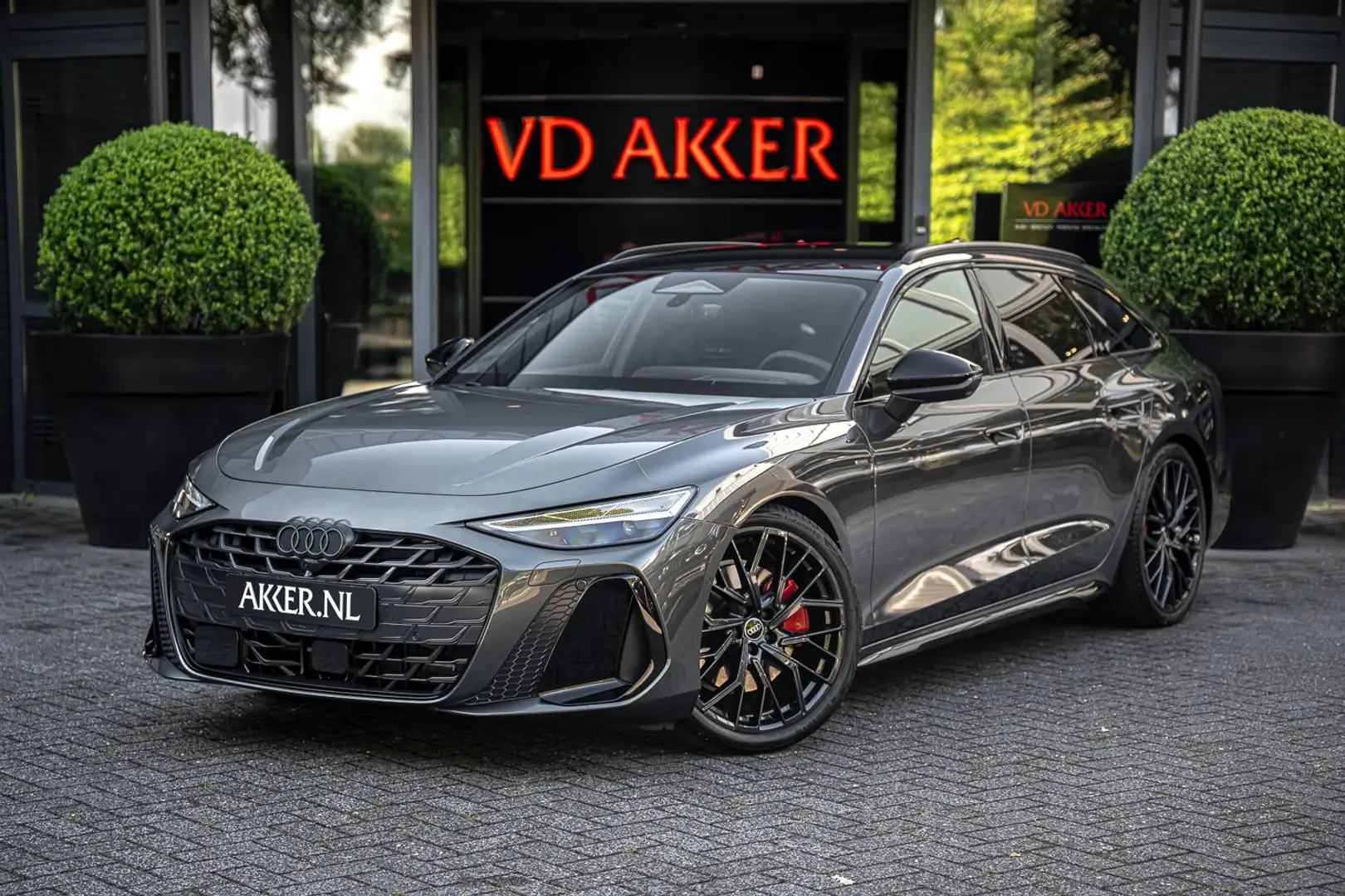 Audi A6 Avant E-Hybrid Quattro S-Edition Competition (368 Grau - 1