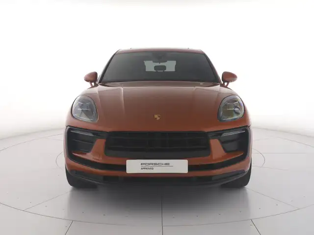 Porsche Macan view 3