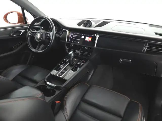 Porsche Macan view 7