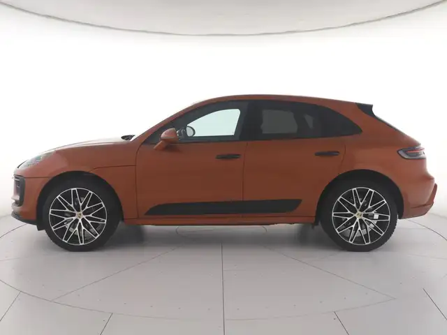 Porsche Macan view 5