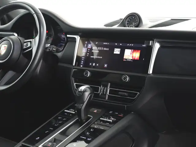 Porsche Macan view 8