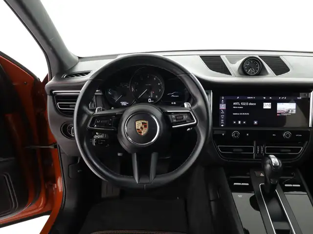 Porsche Macan view 12