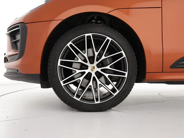 Porsche Macan view 6
