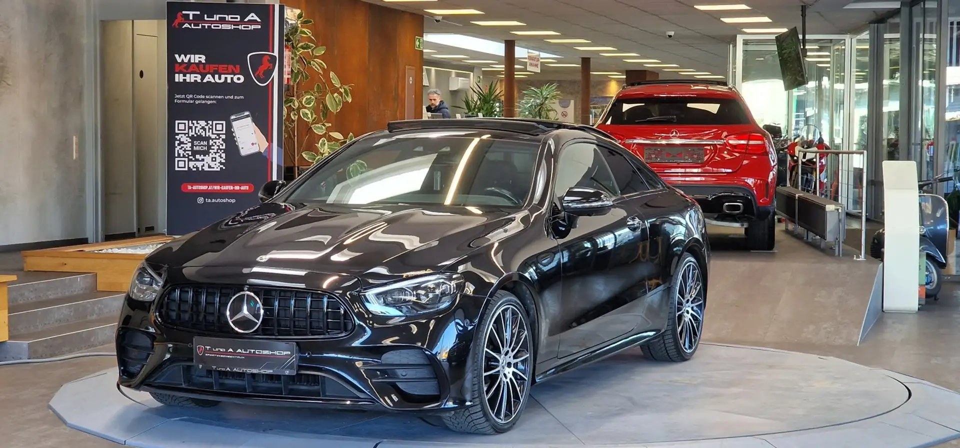 Mercedes-Benz E 220 d 4Matic Coupe AMG-Paket Aut.*Pano*Head-up*360° Schwarz - 1