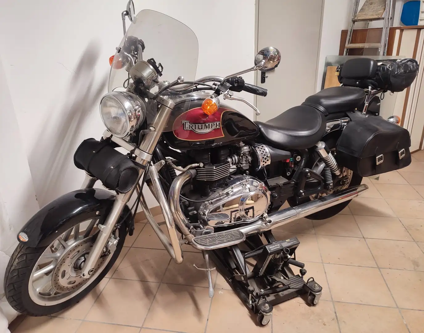 Triumph America LT Red - 1