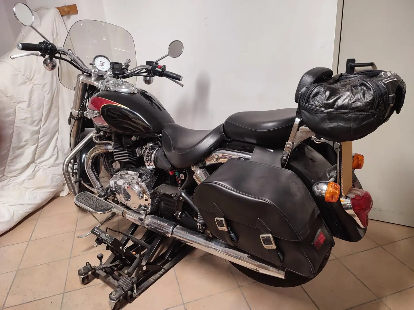 Triumph America LT Red - 2