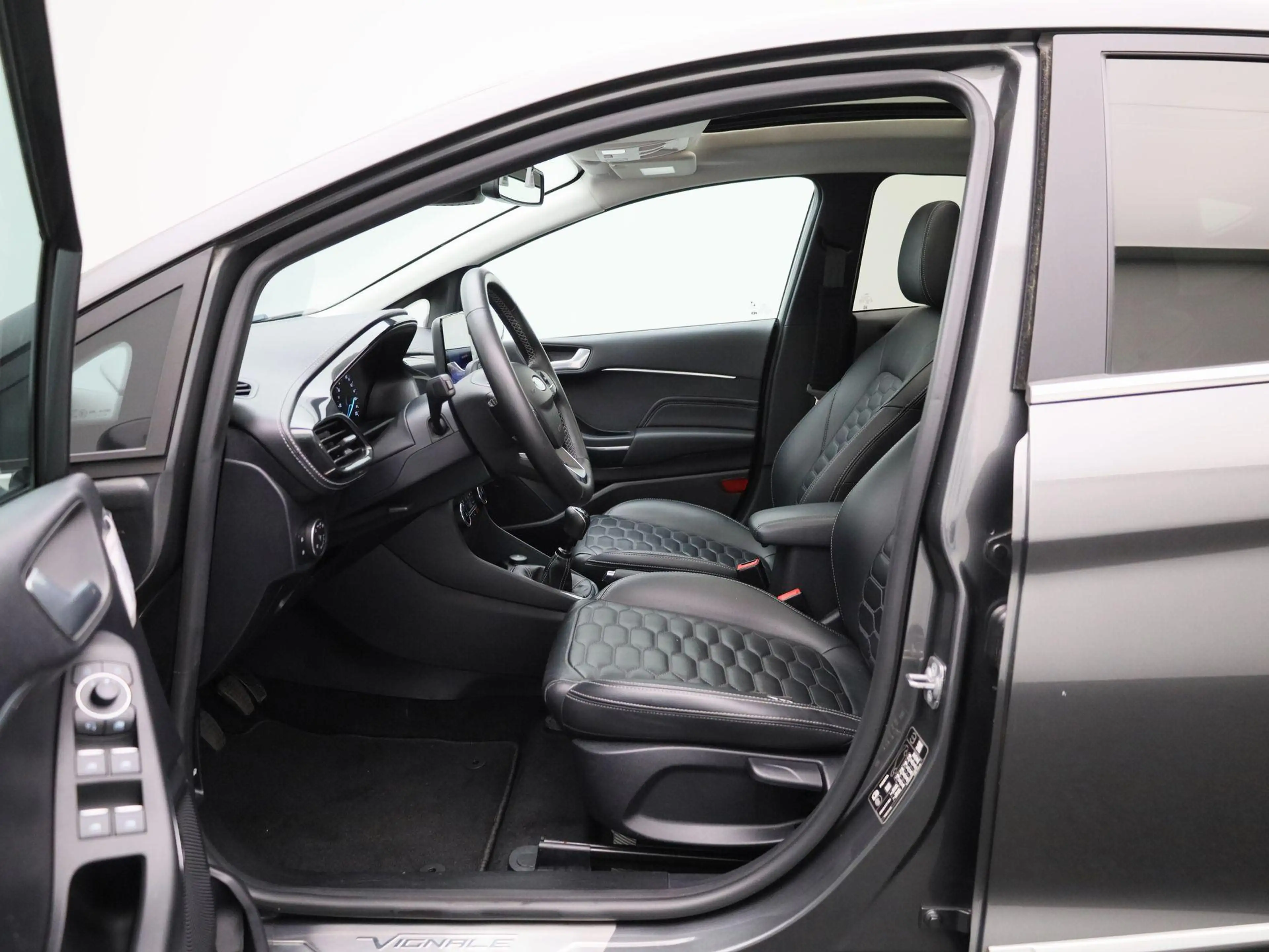 Ford Fiesta 1.0 EcoBoost Hybrid Vignale Panoramadak | Winterpa — photo 9