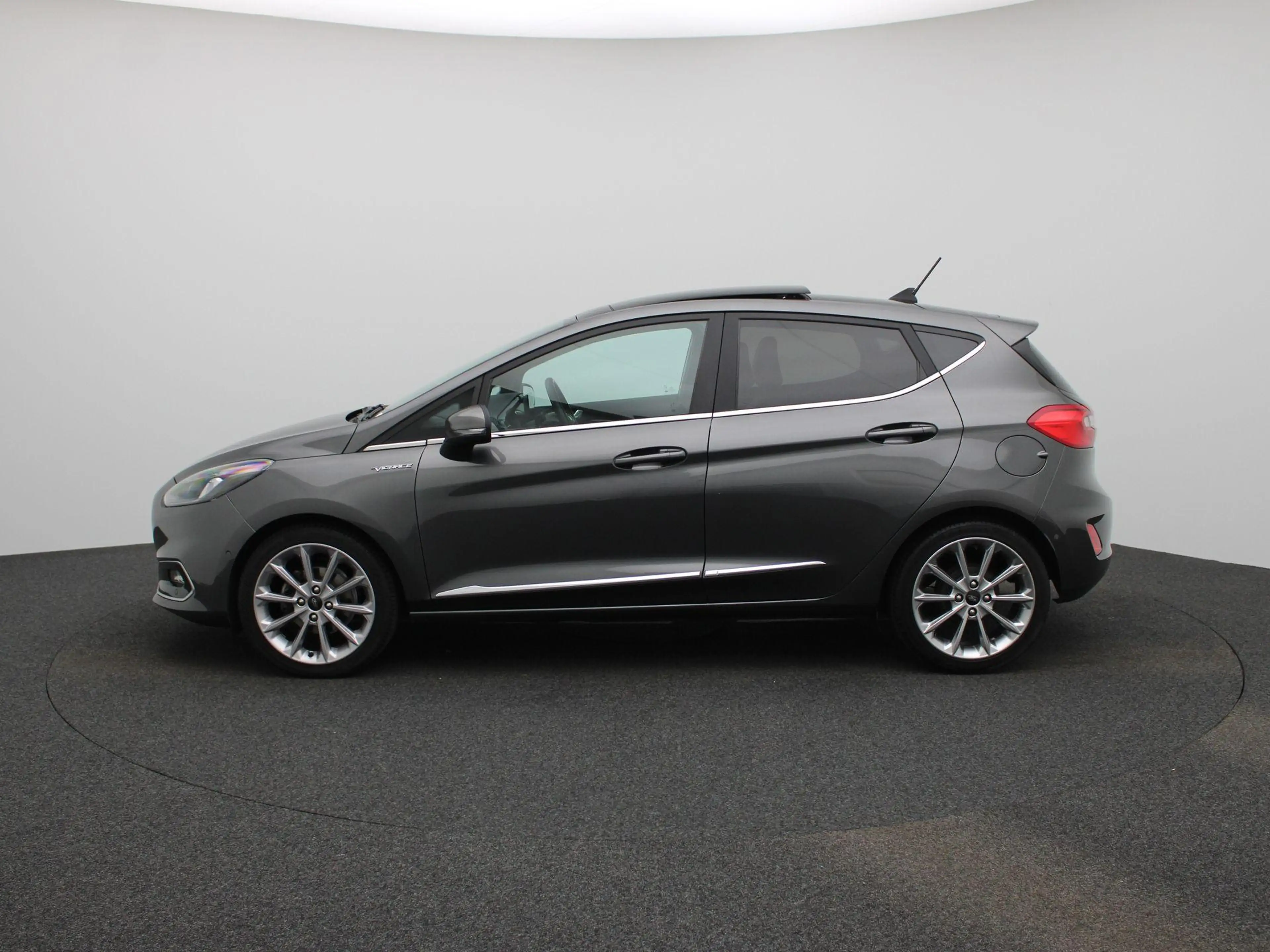 Ford Fiesta 1.0 EcoBoost Hybrid Vignale Panoramadak | Winterpa — photo 4