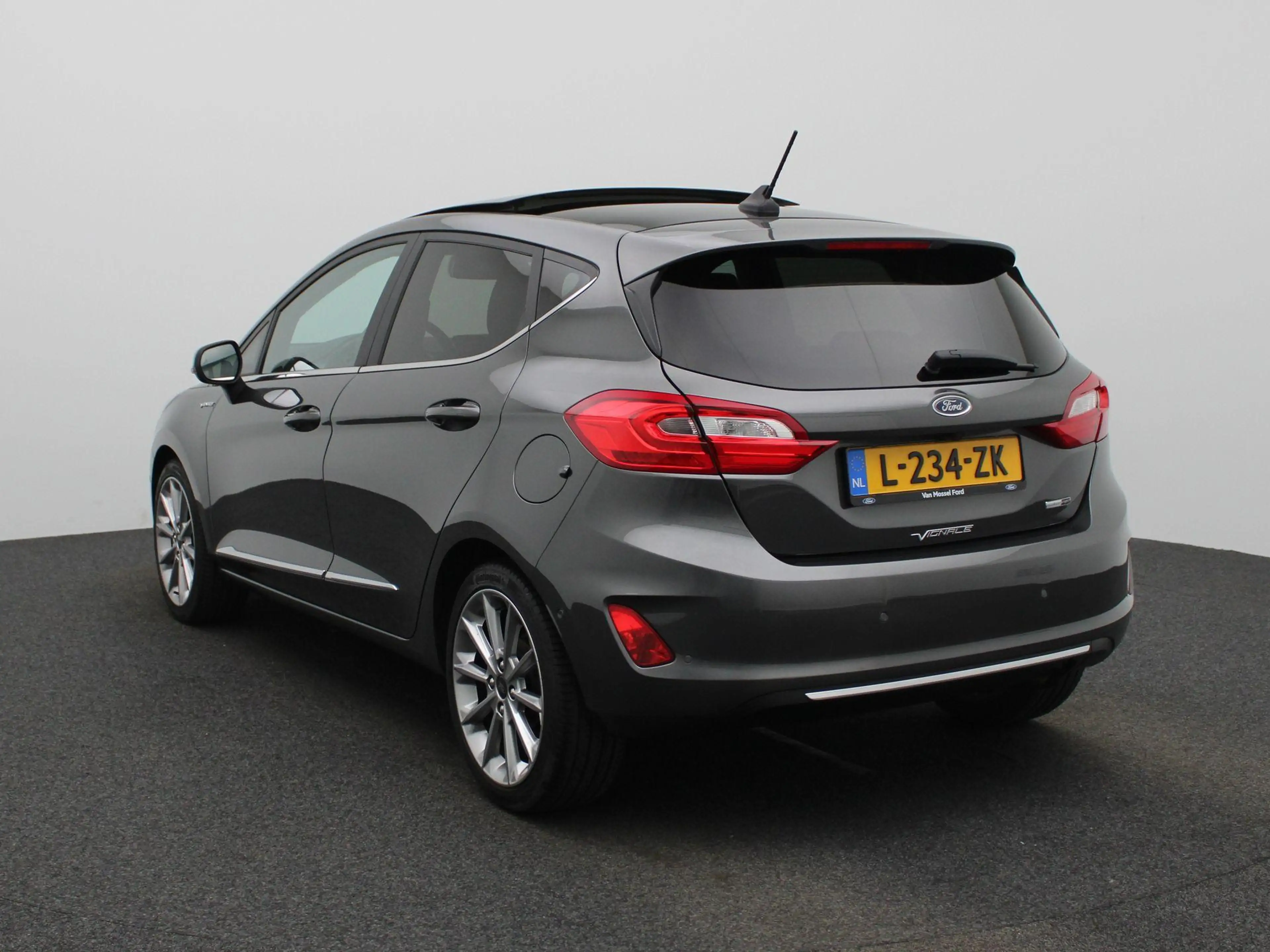 Ford Fiesta 1.0 EcoBoost Hybrid Vignale Panoramadak | Winterpa — photo 2