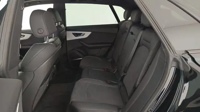 Audi Q8 view 12