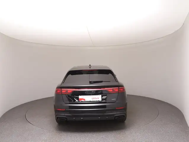 Audi Q8 view 3