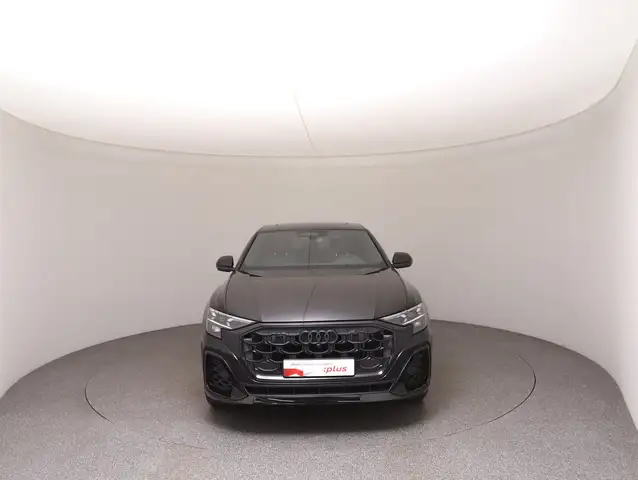Audi Q8 view 6