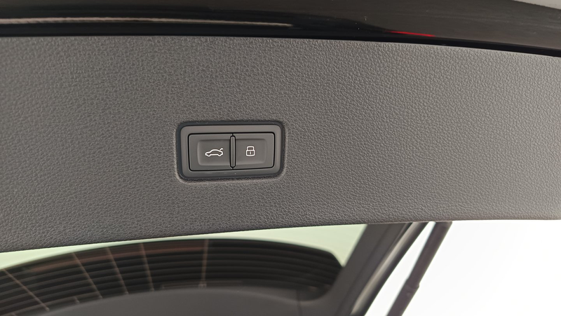Audi Q8 e-hybrid quattro 290 kW — photo 27