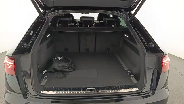 Audi Q8 view 7