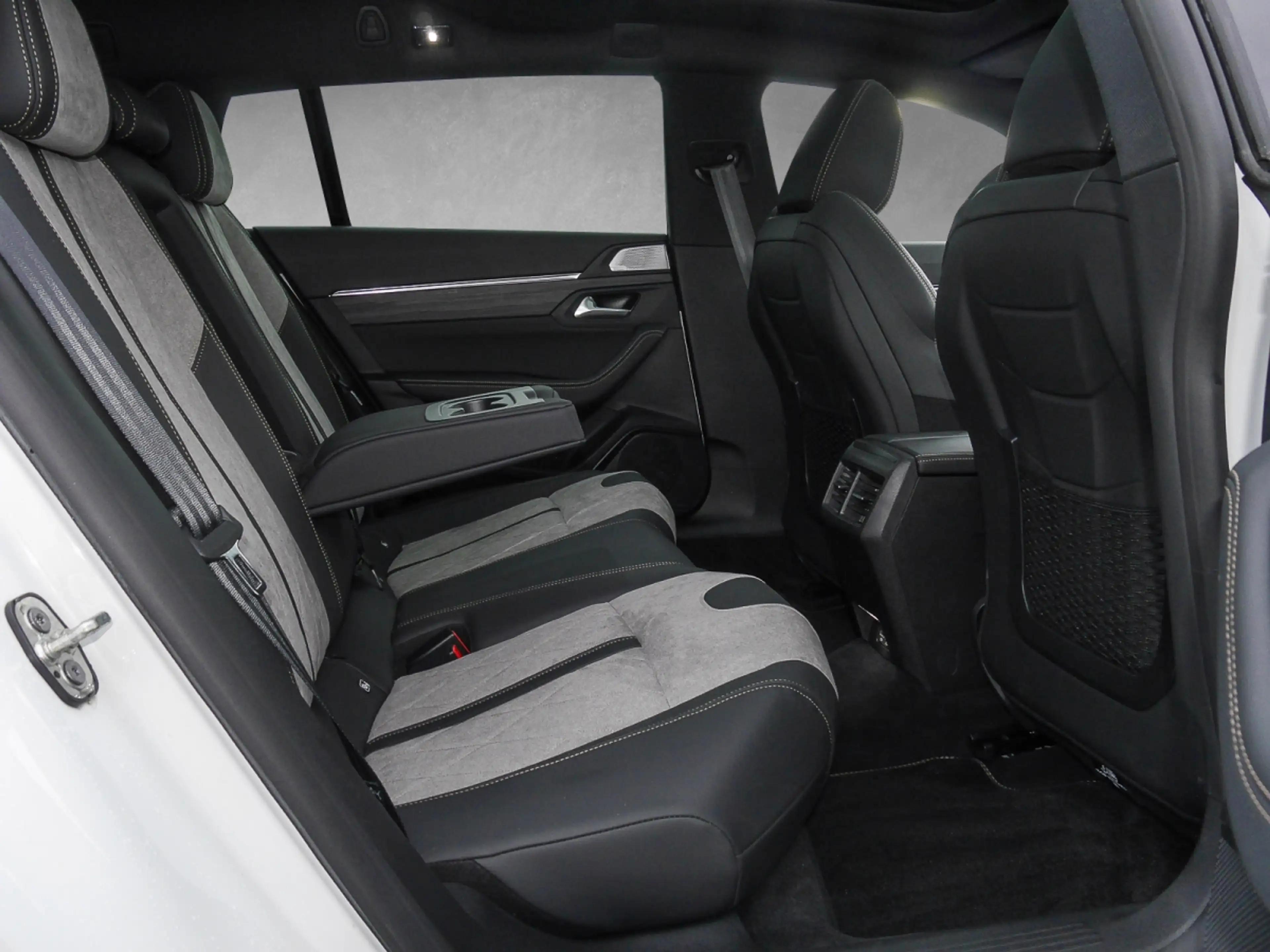 Peugeot 508 Hybrid 225 (Plug-In) SW GT ACC/Kam./KeyLess — photo 7