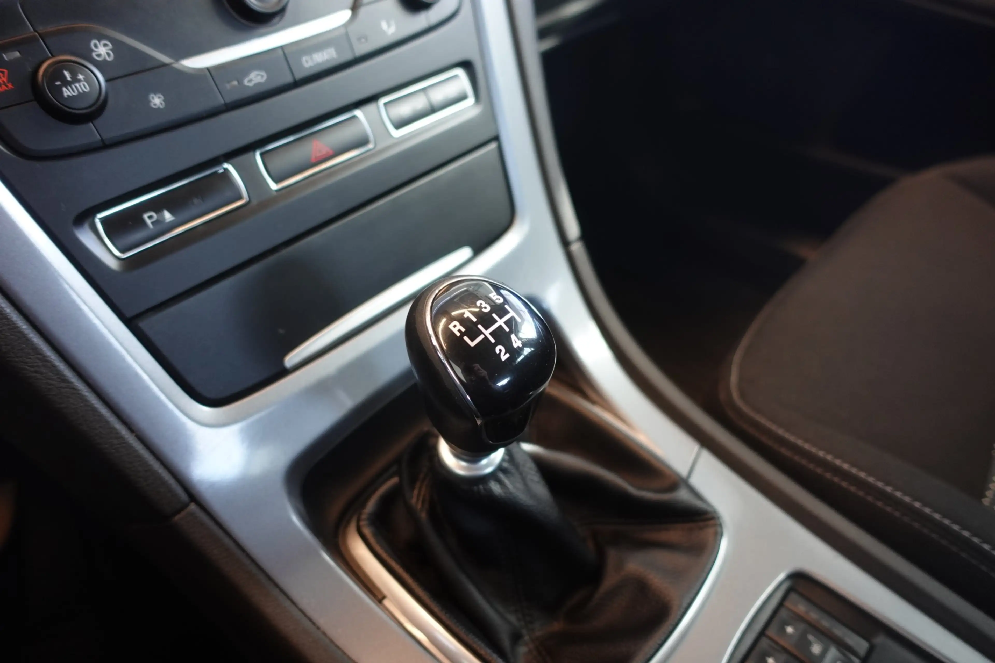 Ford Mondeo Business Plus 2,0 TDCi — photo 11