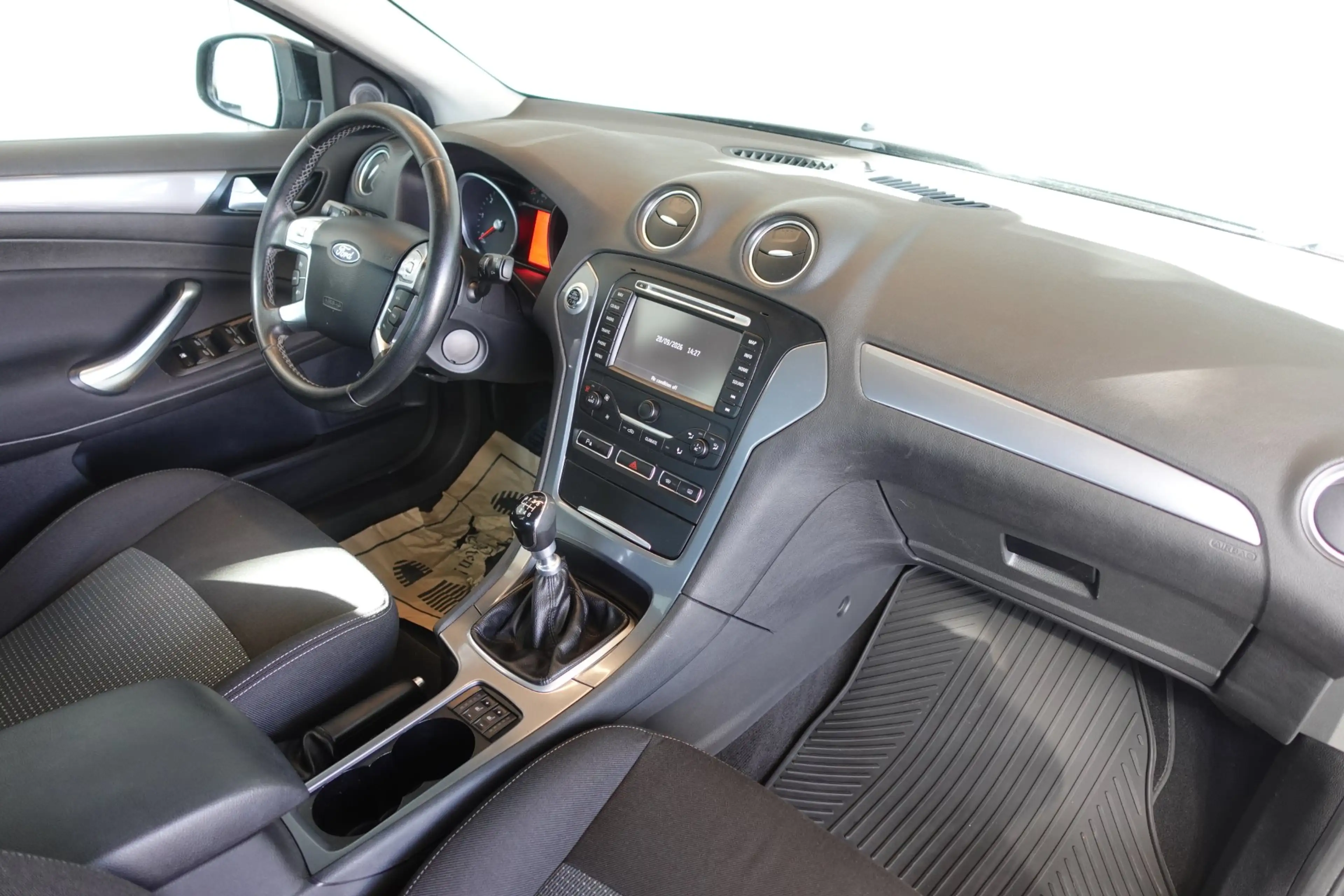 Ford Mondeo Business Plus 2,0 TDCi — photo 5