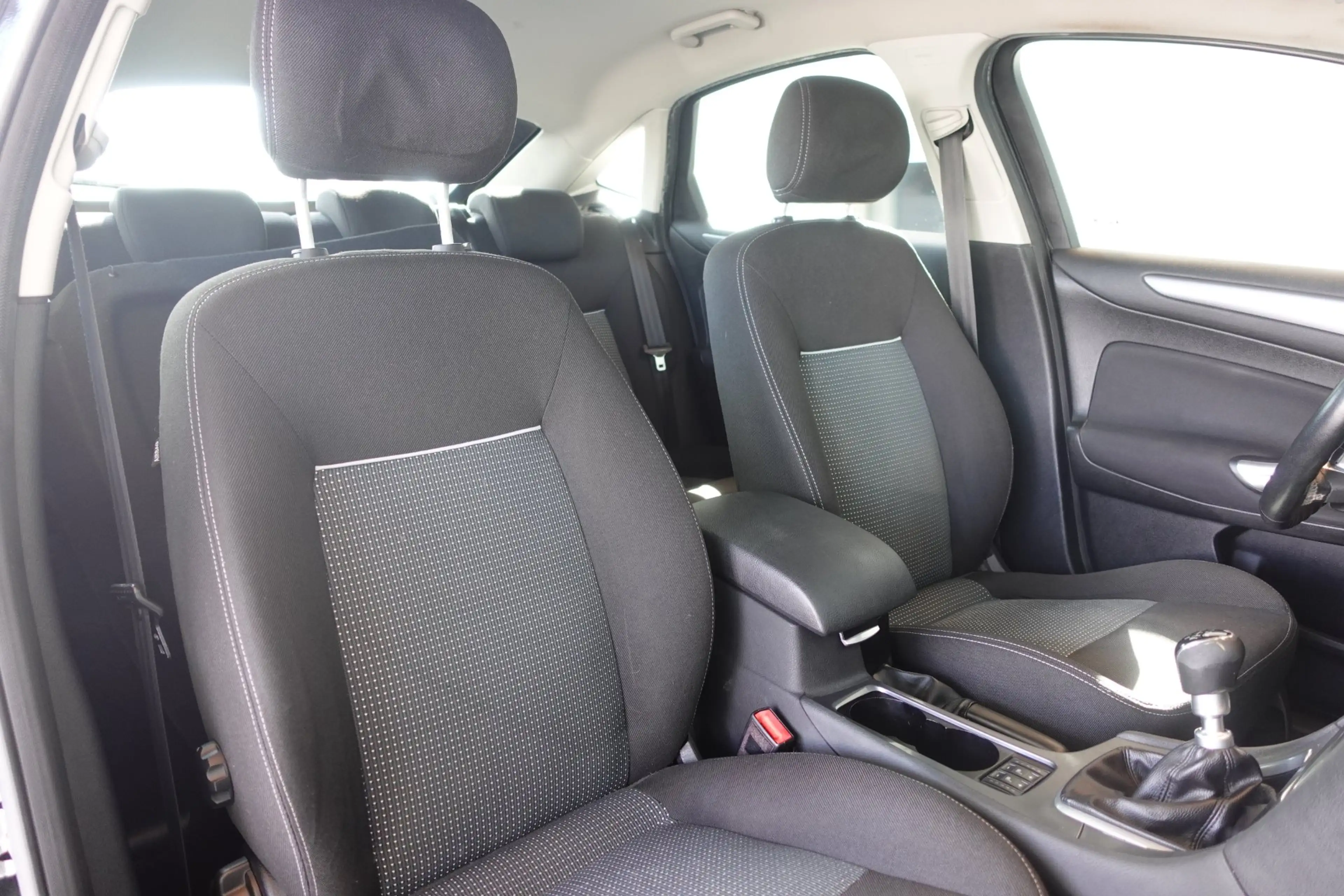 Ford Mondeo Business Plus 2,0 TDCi — photo 6