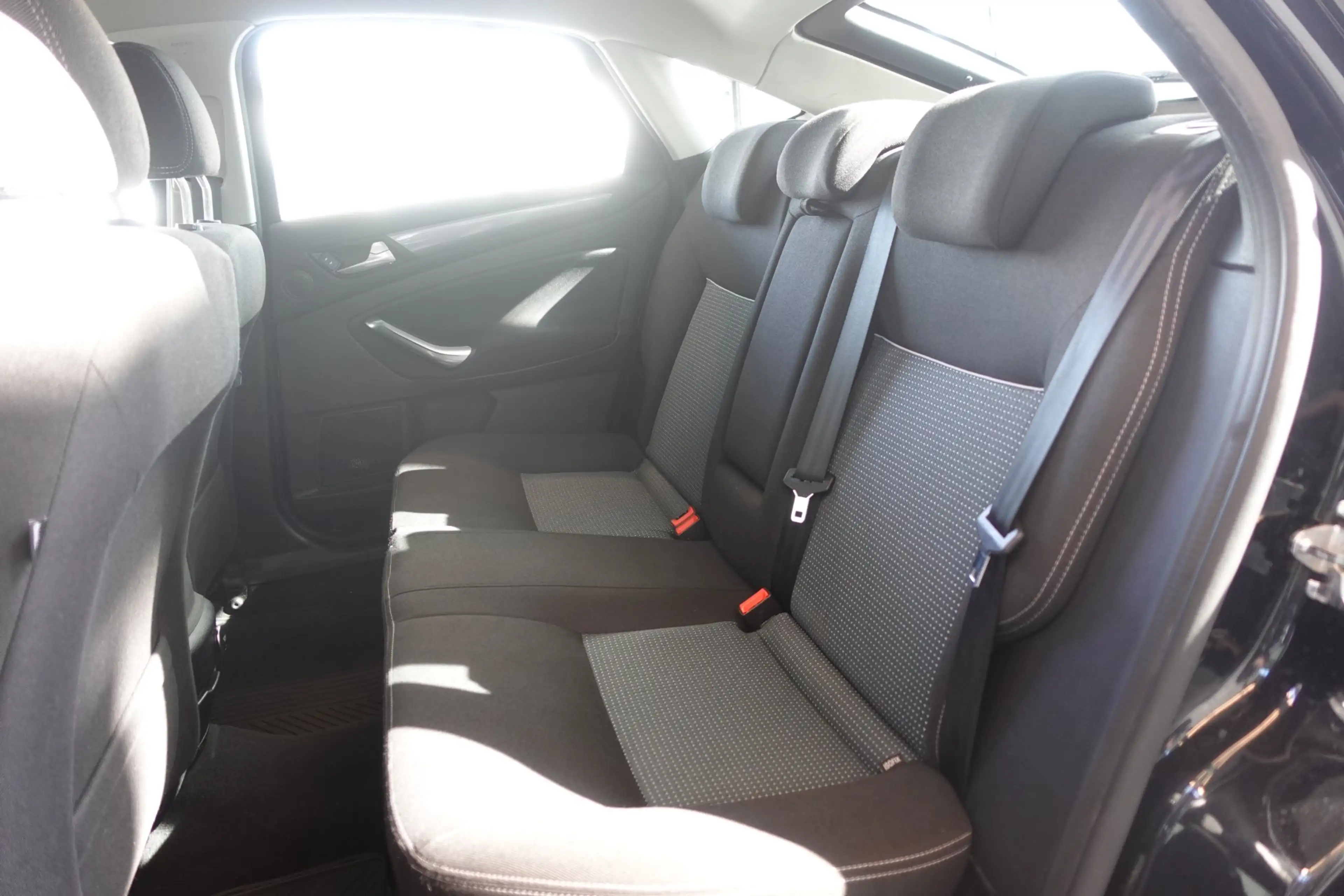 Ford Mondeo Business Plus 2,0 TDCi — photo 8