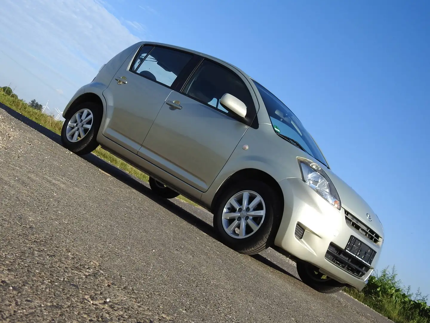 Daihatsu Sirion 2.Hand .30100 km. Klima . Winterreifen ! Gold - 2