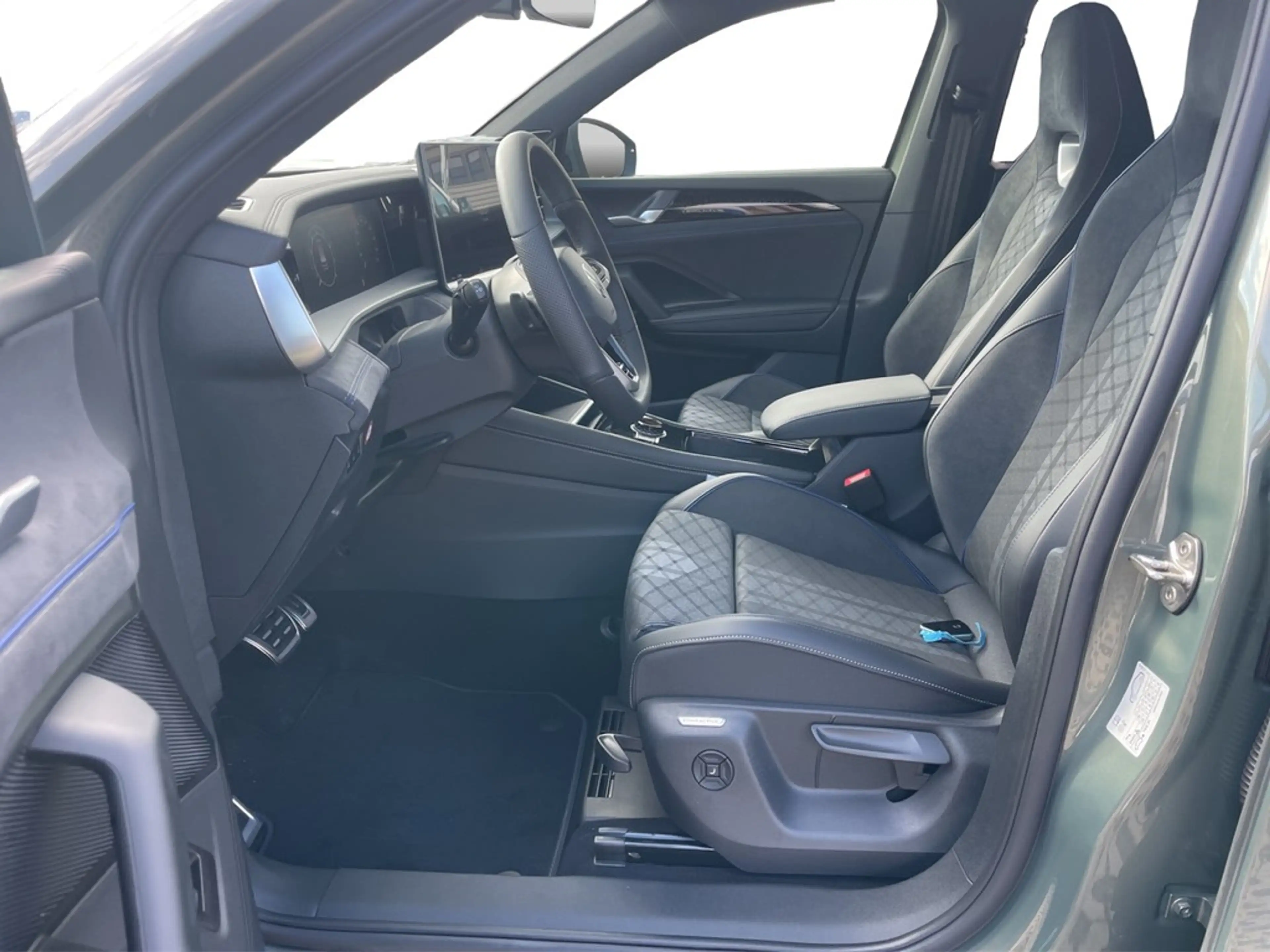 Volkswagen Tayron R-Line 1,5 l eTSI OPF 110 kW (150 PS) 7-Gang-Do... — photo 14