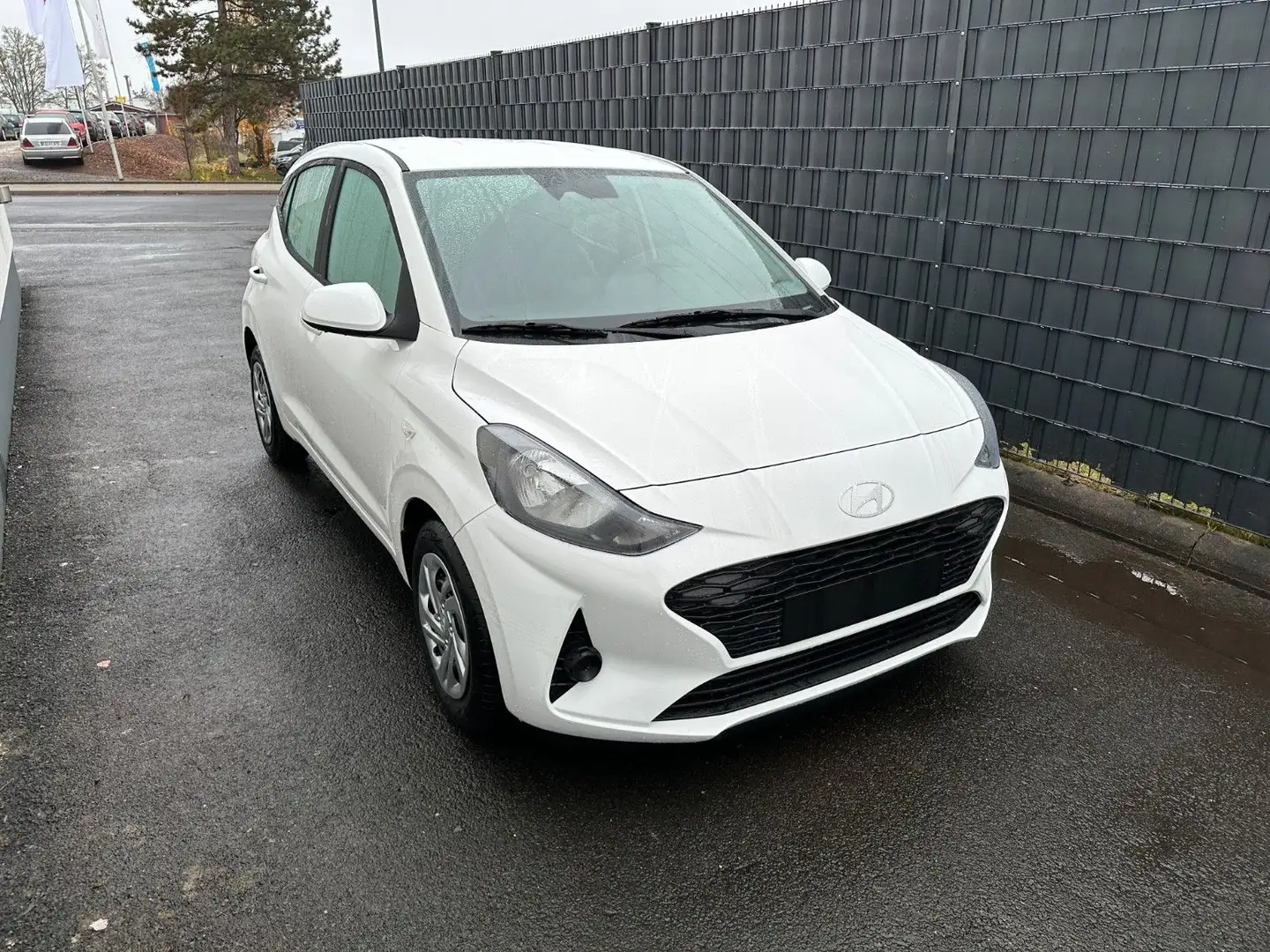 Hyundai i10 W&D+KLIMA+NAVI+BLUETOOTH+USB+Sitzheizung Weiß - 2