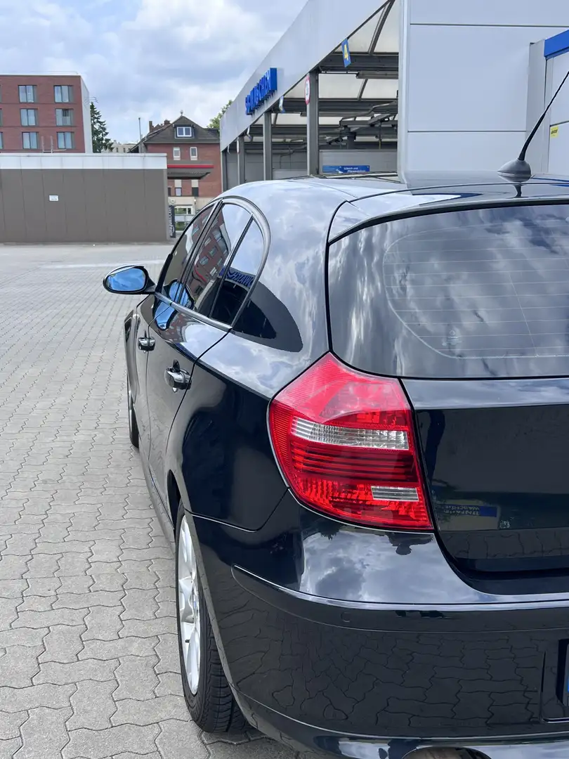 BMW 118 118d DPF Aut. Schwarz - 1