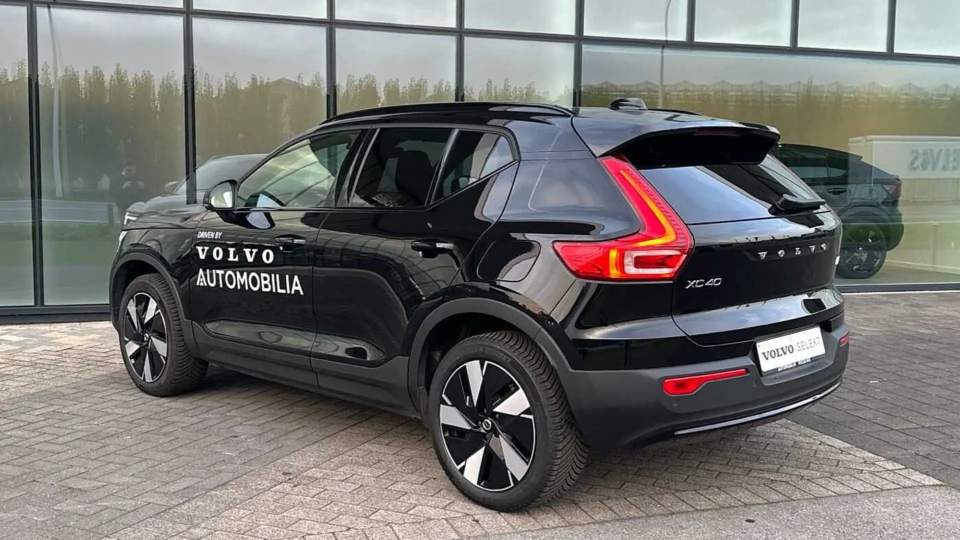 Volvo XC40 Plus Single Motor Extended Range | Zetelverwarming Zwart - 2