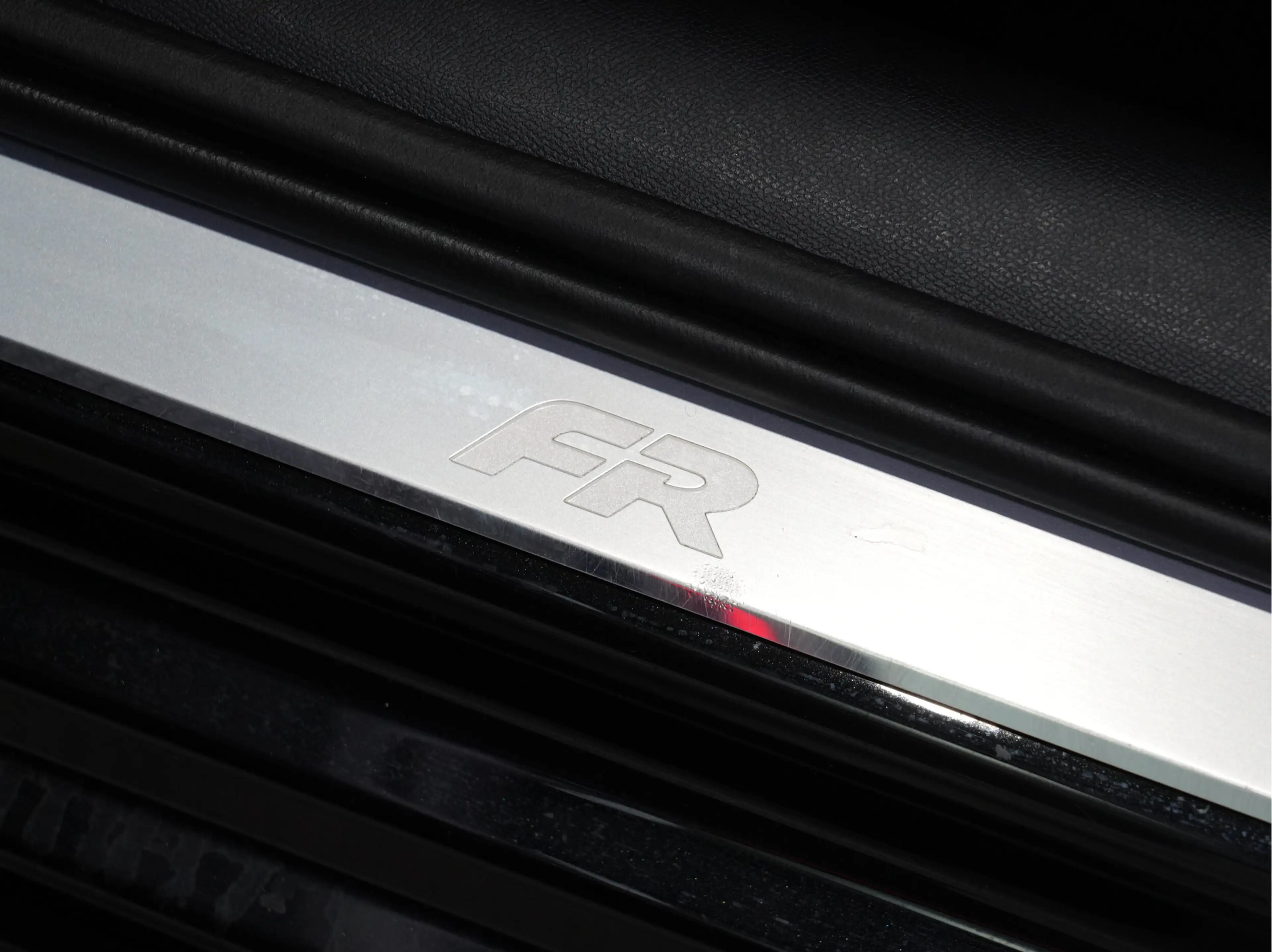 SEAT Leon e-Hybrid Sportstourer 1.5 TSI 204pk FR Business | Black Pac — photo 11