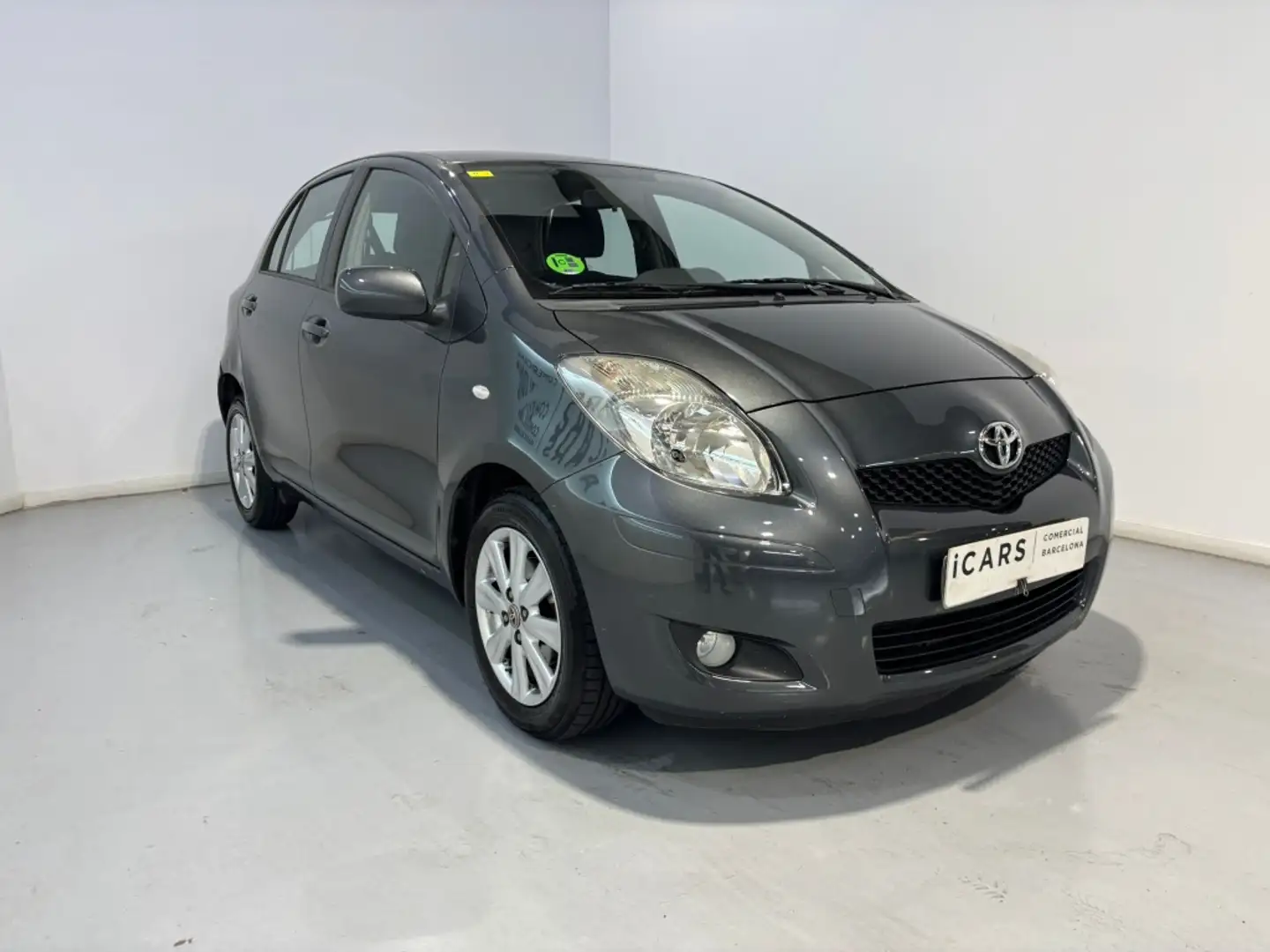 Toyota Yaris 1.3 Active Gris - 2
