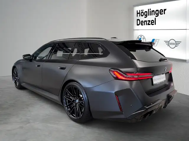 BMW M5 view 10