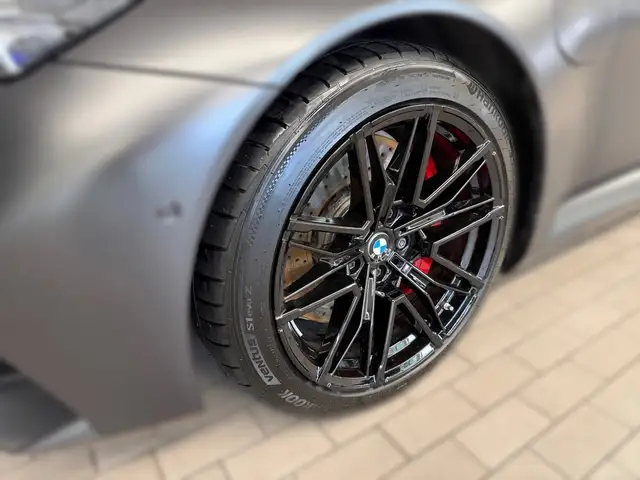 BMW M5 view 3