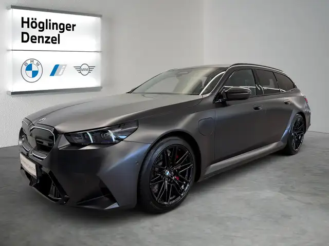 BMW M5 view 2