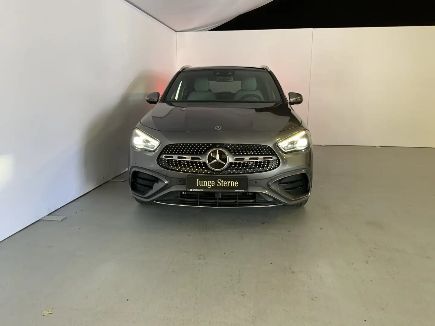 Mercedes-Benz GLA 200 GLA 200 d AMG Premium Plus DISTRO AHK CarPlay LED Grau - 2