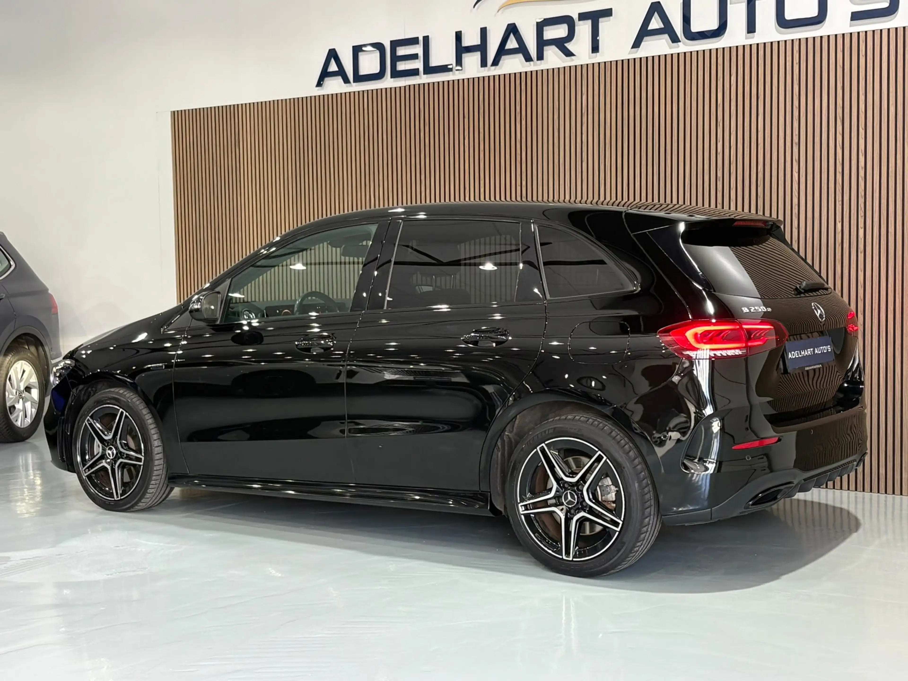 Mercedes-Benz B 250 e AMG line Night pakket/ Full map navigatie / Crui — photo 7