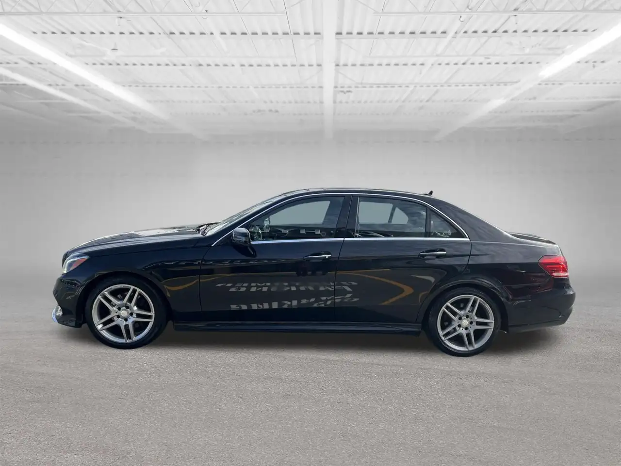Mercedes-Benz E-Class снимка Mercedes-Benz E-Class